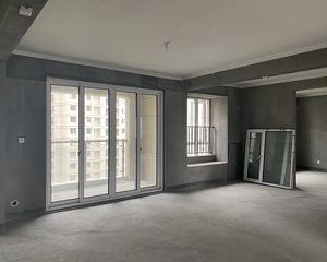 西岸1872位于弯头板块,旁边环境优美,诚心卖