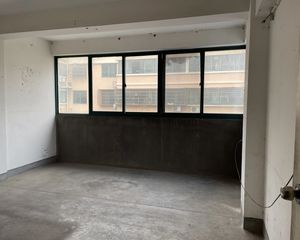校东小区3室2厅2卫南朝向180.0万元/套出售
