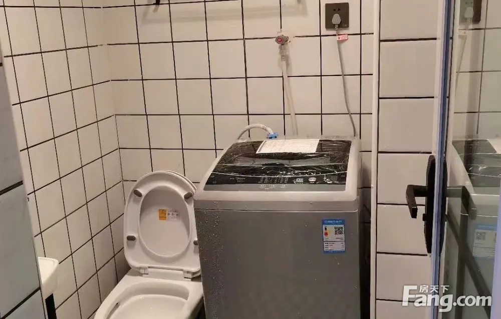 此小区交通方便出门地铁口 周边配套齐全 适合张江高科白领居家