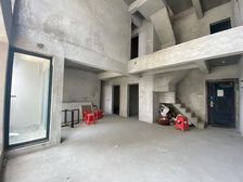 荣和大地二组团 楼中楼中空大厅 送大露台