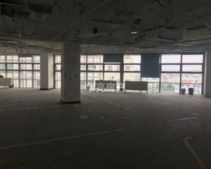 上地地铁口科实大厦579平米 产权清晰 可自用 随时看房