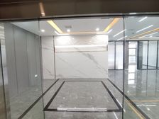 高铁站 升龙广场 阿里巴巴做邻居 298平 双面采光 家具全