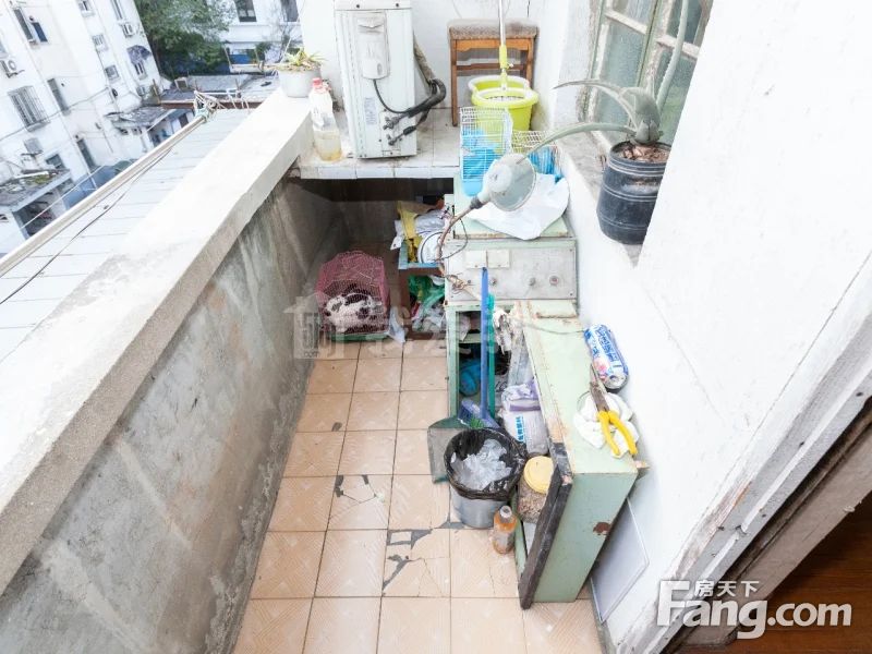 护城河畔振华中学一墙之隔二郎巷带城小学