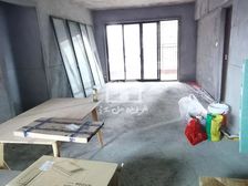 南北双阳台五房 采光好 次新小区毛坯房