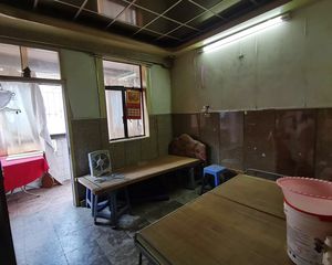 双梁小区1室1厅1卫南朝向110.0万元/套出售