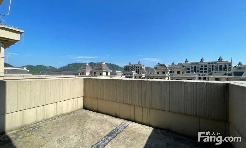 临安青山湖曼陀花园豪宅低价出售花园近半亩