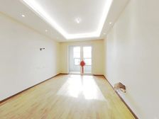 科技大道旁,精装修三居室,南北通透,精装修。