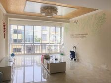 彩虹家园4房2厅精装95万