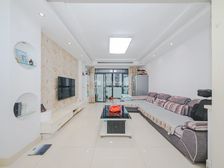 轨道交通口,上海城2室2厅,装修保养好,看房方便,房东诚心出