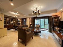 新出小区中心位置4开间朝南4房,接受市场价成交,有车位