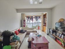 电梯房 精装修 无户口 中庭位置,全天有阳光 楼层好