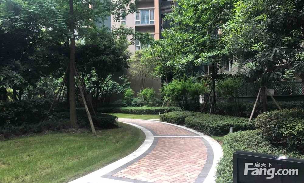 海昌路改善小区,配套成熟,地铁1号线18号线双地铁加持,成都天府新区