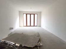 渤海路旁 多层电梯洋房一楼带院子 大四室