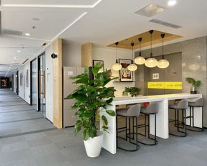交通大学 富海国际港 单价1.95万 空房 邻国际韦伯时代