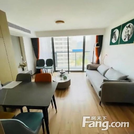  ������־�װ��LOFT��������һ������̨6����100�� 
