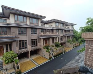 维拉小镇碧园5室2厅4卫南朝向610.0万元/套出售