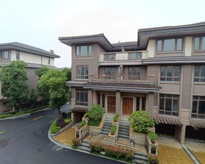 维拉小镇碧园5室3厅3卫朝向800.0万元/套出售