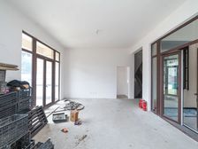 新出御河湾别墅纯毛坯 大院子 急卖 随时看房