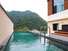 阳光翠鸣,绿意盎然,清净怡人,依山傍水 精装修别墅!