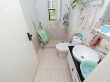 万达旁,中海龙城公馆精装修,双阳台,户型南北通透。