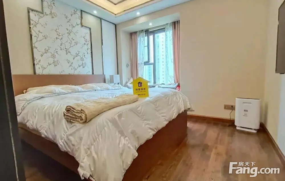 二号线 银城东苑 精装三房 交通方便 家电急租