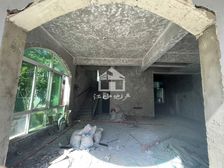 玫瑰园别墅 9房2厅 350万