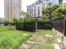 新出路劲城三期 洋房底层复式纯 毛坯前后院子带地下室随时看房