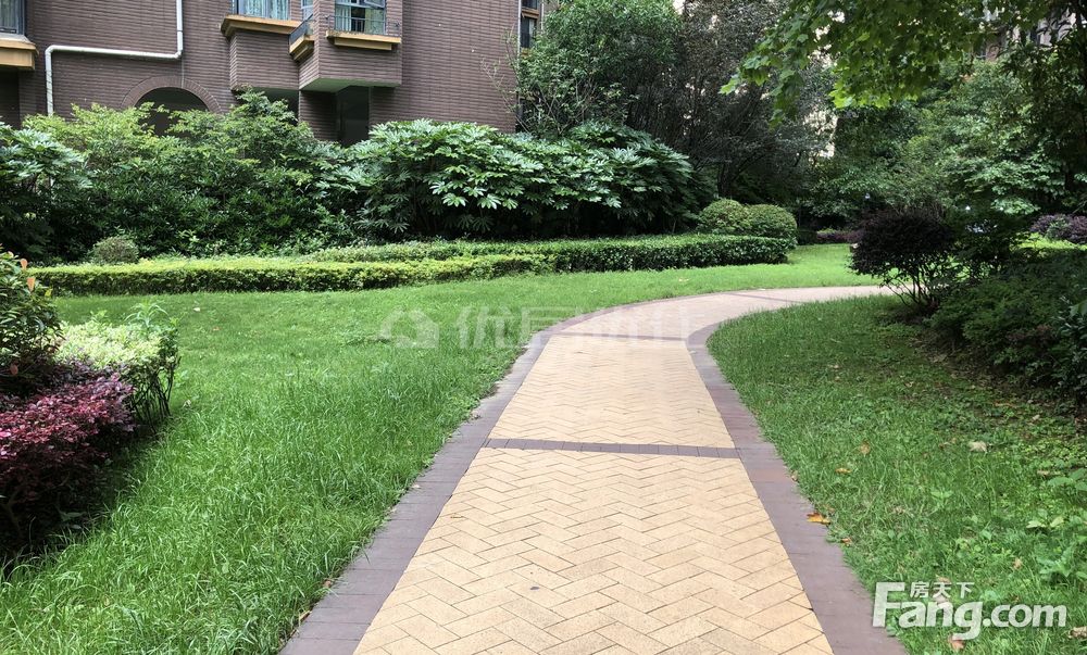 三层面积将近300平米,贵阳乌当新添大道北段保利公园2010二手房 四室