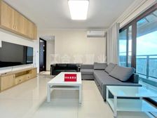 熊猫给人们送快递 笋到家了 看房方便性价比高