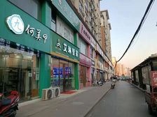 颍上路合家福超市沿街正规门面,门头宽租金高。