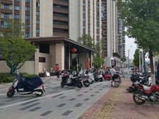 130万卖现在十字路口两面临街合家福超市对门市口年租金18万