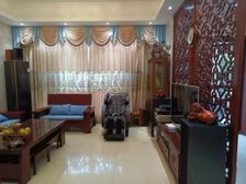 70%的玻璃立面和阳台,美仑美换的四个小花园