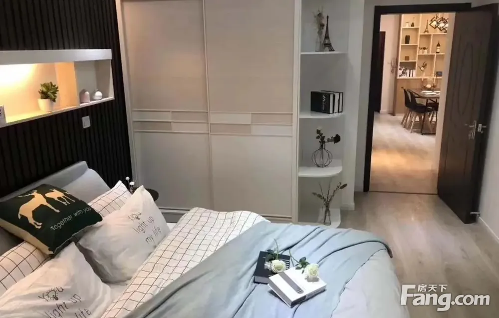 精装修温馨大一房！1号线！目前空关！随时入住！看中即租！