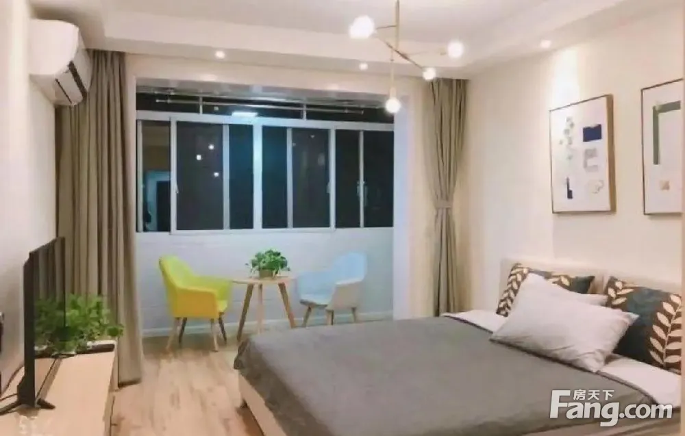 漕河泾出门12号线，美食一条街，看房方便，可拎包入住急租