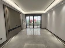 可以看江景 户型方正 南北通透 小区地铁口