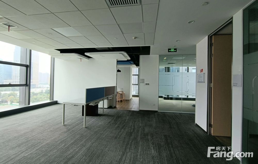 中晶科技广场688平精装