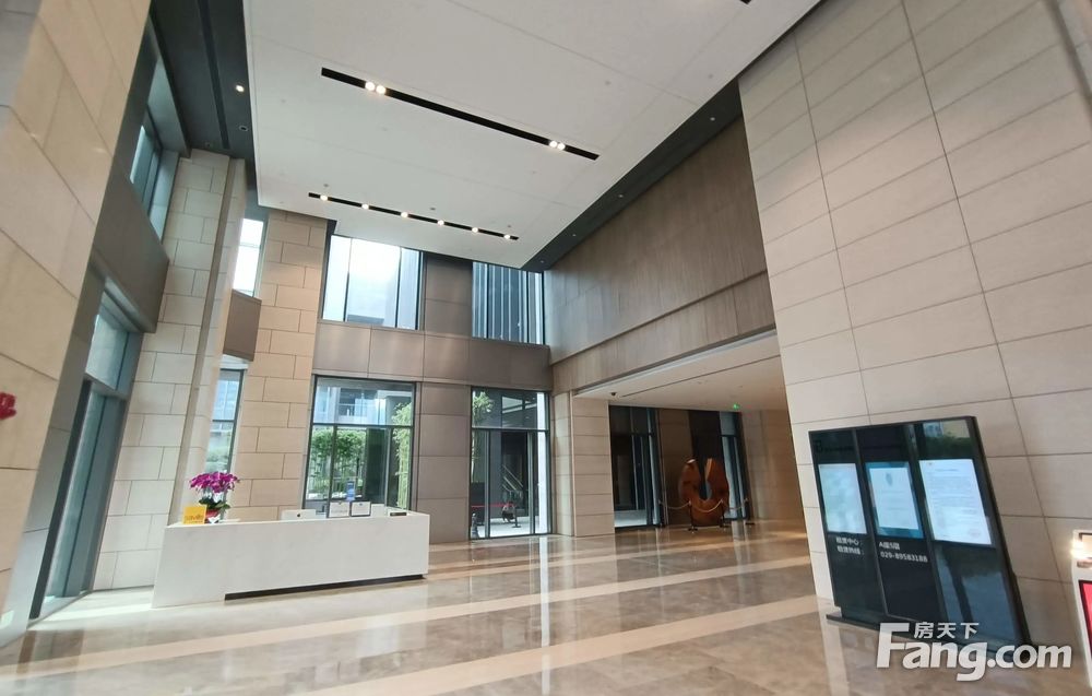 中晶科技广场688平精装