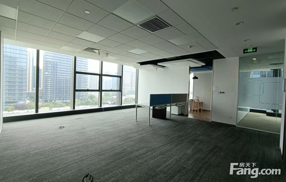 中晶科技广场688平精装