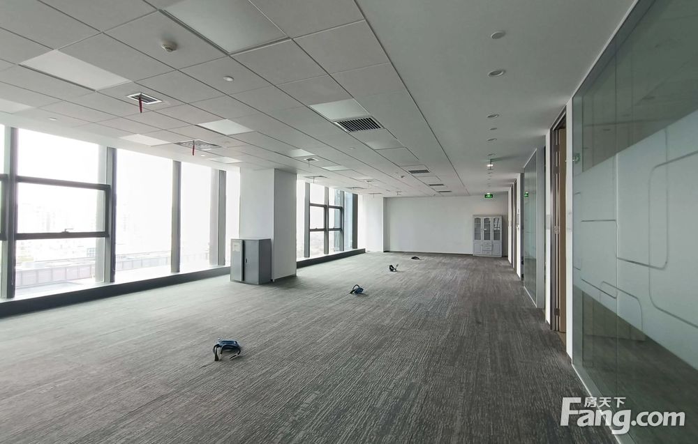 中晶科技广场688平精装