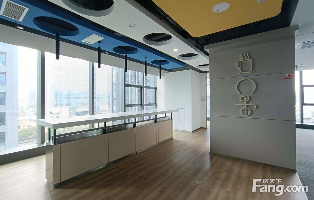 中晶科技广场688平精装