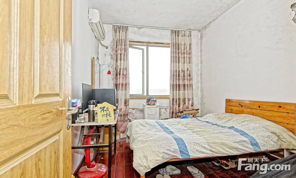 红街公寓全明东边套主卧朝南带阳台中上楼层采光通风好