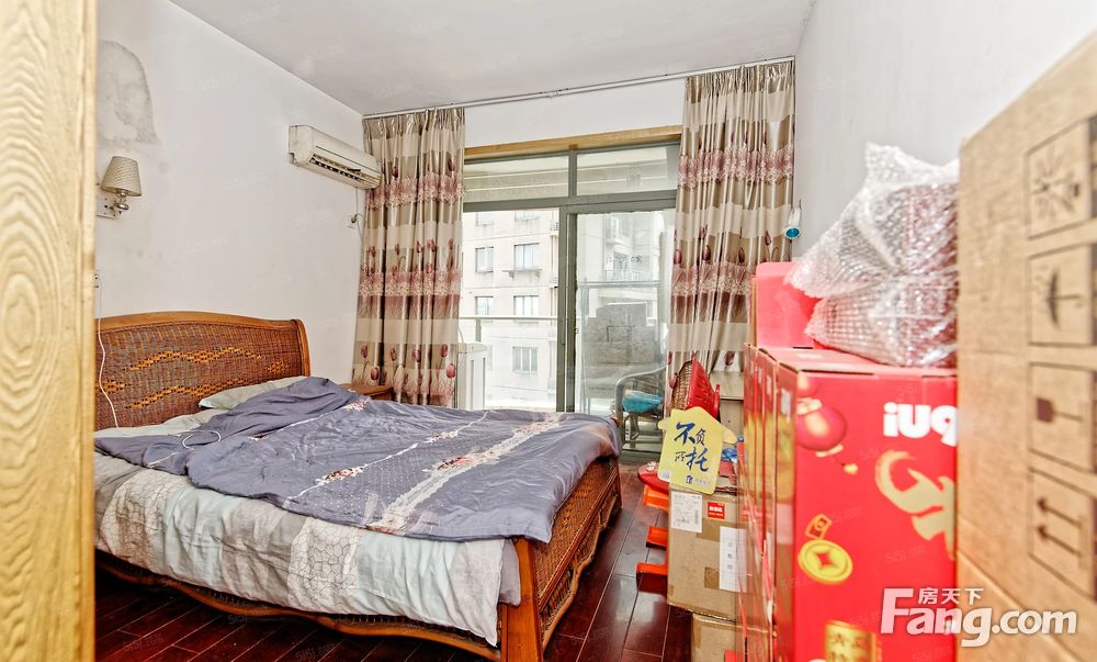 红街公寓全明东边套主卧朝南带阳台中上楼层采光通风好