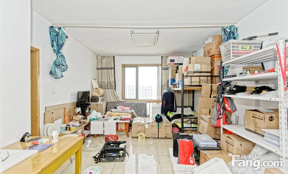 红街公寓全明东边套主卧朝南带阳台中上楼层采光通风好