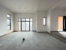 近市区大独栋别墅!毛坯5个套房!花园1000平!有钥匙方便看