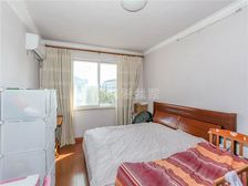 阳光苑三房朝南,中间楼层采光好,近顾唐路800米,房东诚售!