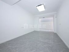 18號线200米,带院子,有钥匙精装修,看房方便,诚意出售