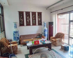 鸿福天地5室3厅精装修