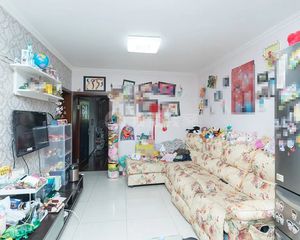 东幸福街 中间楼层 精装修两居 诚心出售