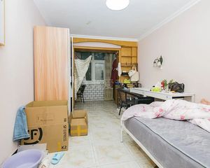 育慧西里三居南北通透,双卧朝南,诚意出售、方便看房。