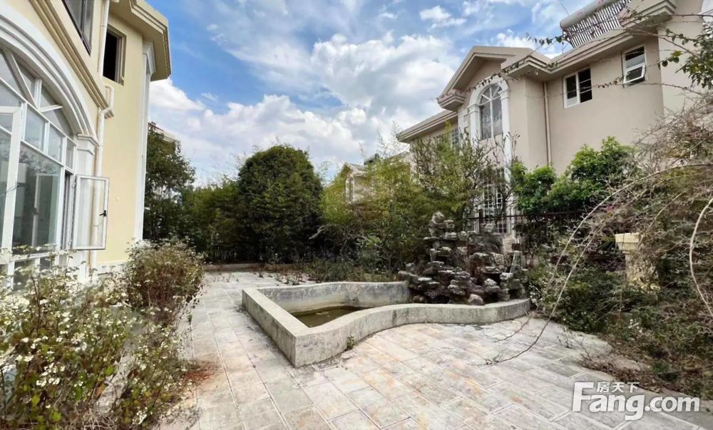 滇池边独栋别墅占地一亩多带大花园证在手交易方便